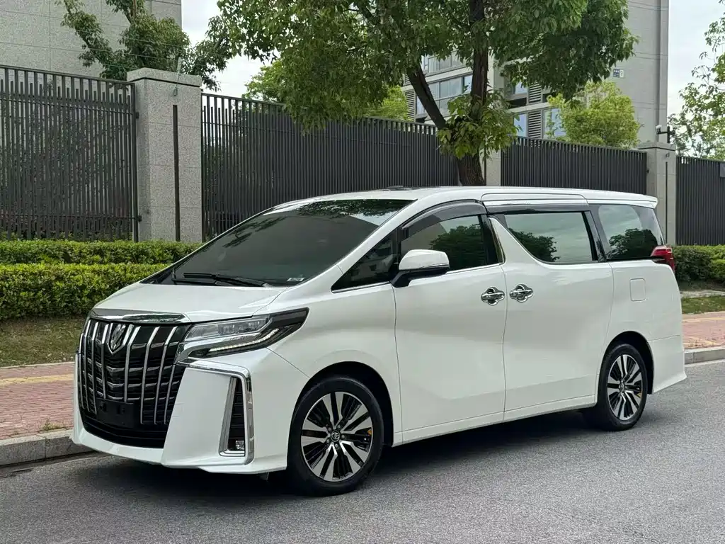 Toyota Alphard 2018 — фото 1