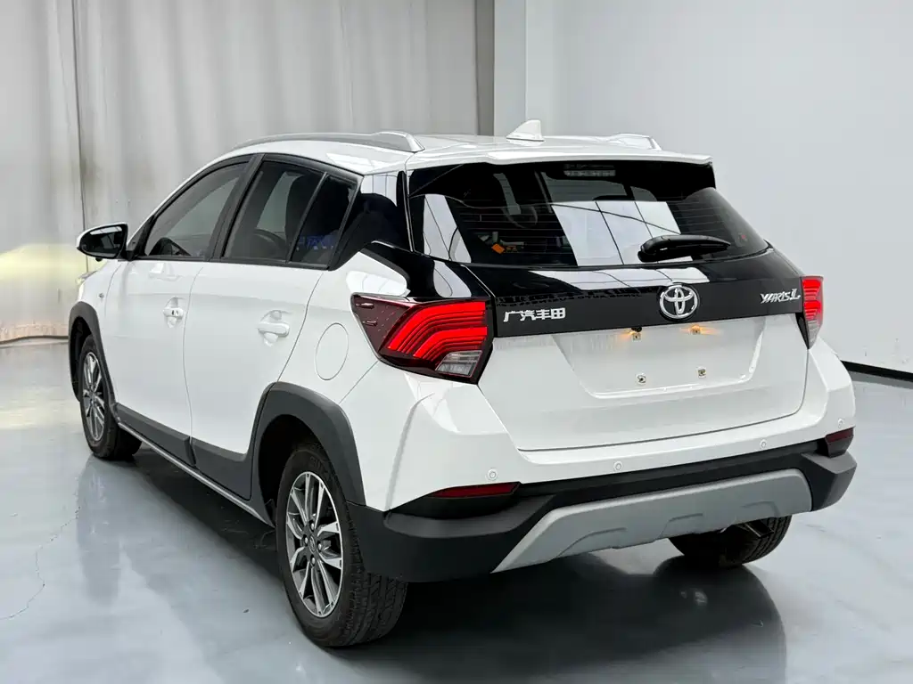 Toyota Yaris L 2022 — фото 14
