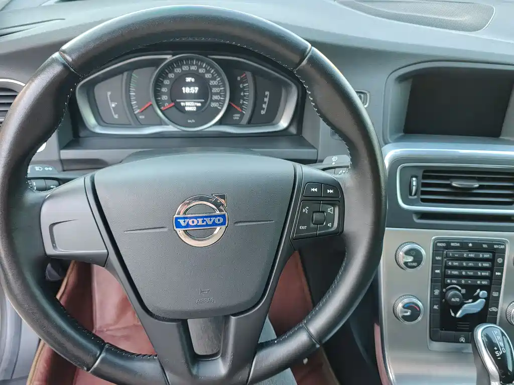 Volvo S60 2015 — фото 10