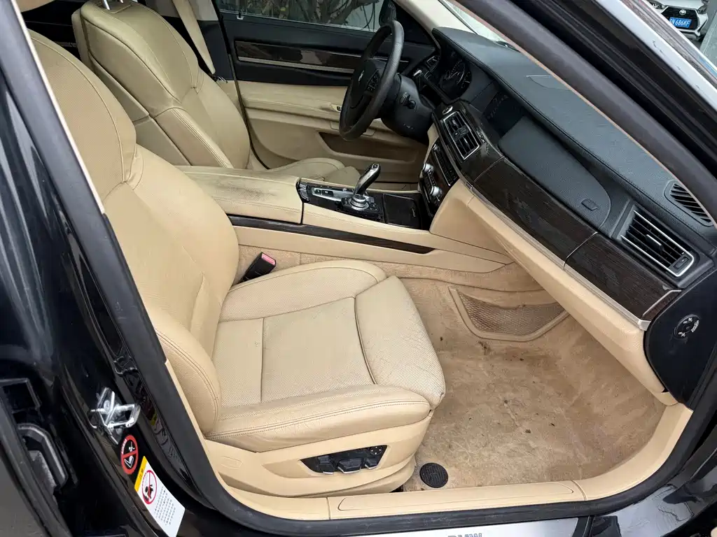 BMW 7 Series 2009 — фото 13