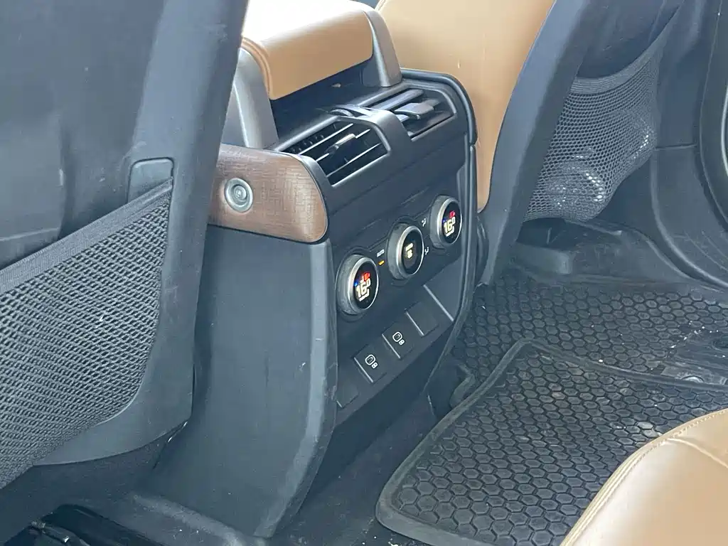 Land Rover Defender 2022 — фото 10