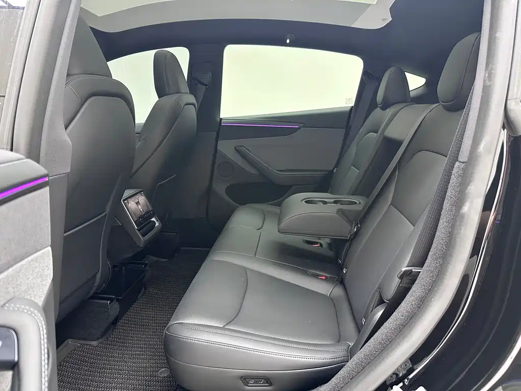 Tesla Model Y 2026