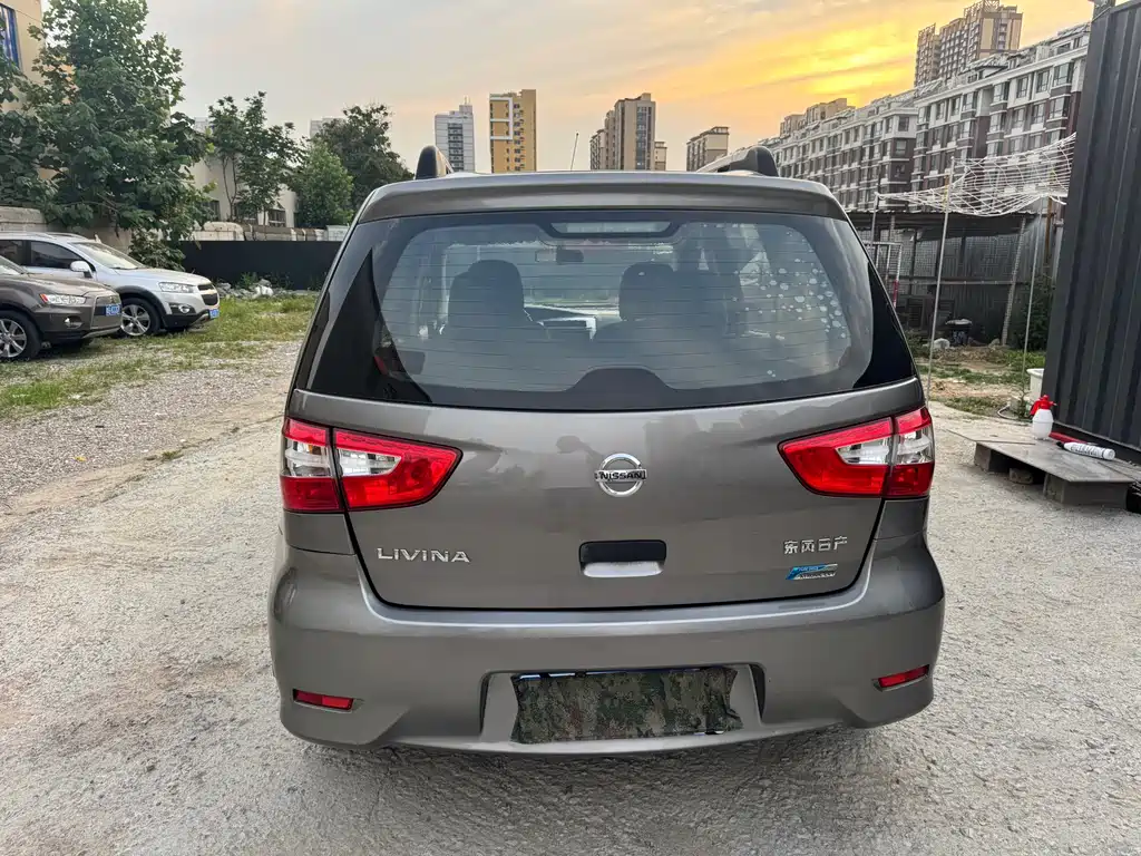 Nissan Livina 2015