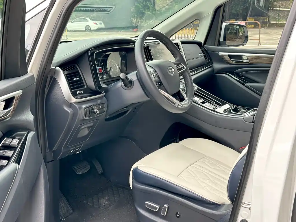 GAC Motor Trumpchi M8 2022 — фото 13