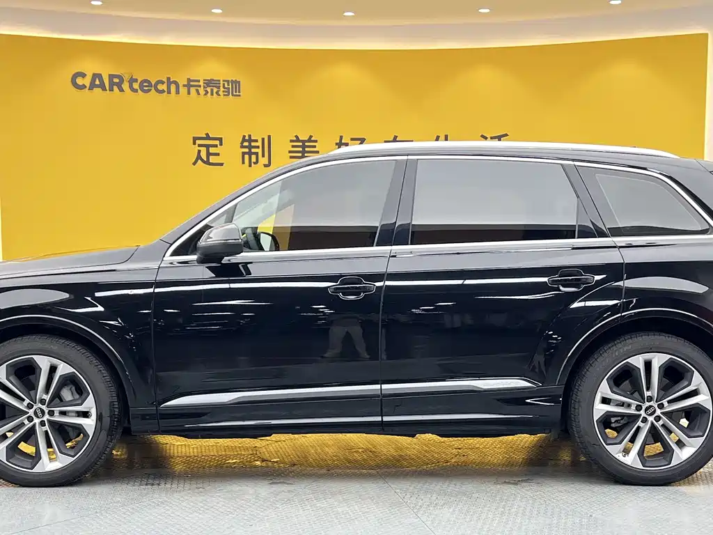 Audi Q7 2023 — фото 25