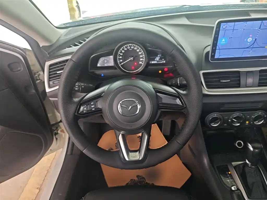 Mazda 3 Axela 2019 — фото 11