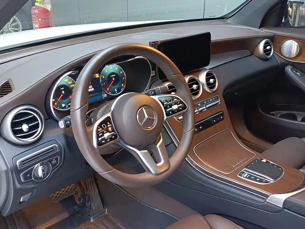 Mercedes-Benz GLC 2020 — фото 15