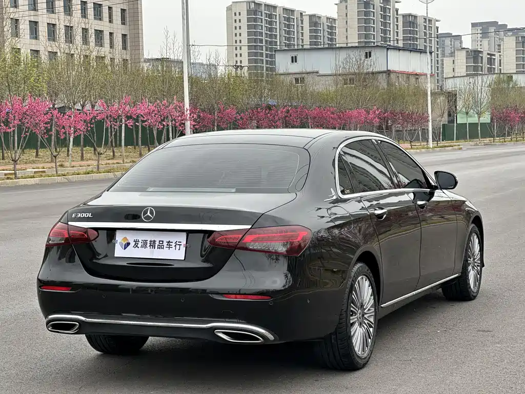 Mercedes-Benz E-Class 2022 — фото 16