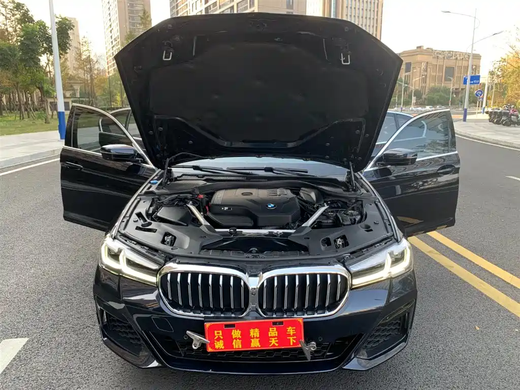 BMW 5 Series 2022 — фото 9