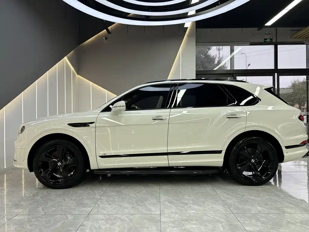 Bentley Bentayga 2021 — фото 7