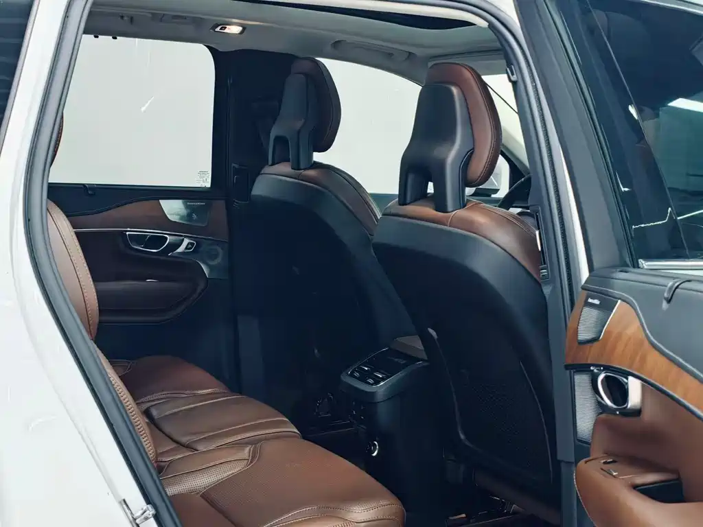 Volvo XC90 2017 — фото 12