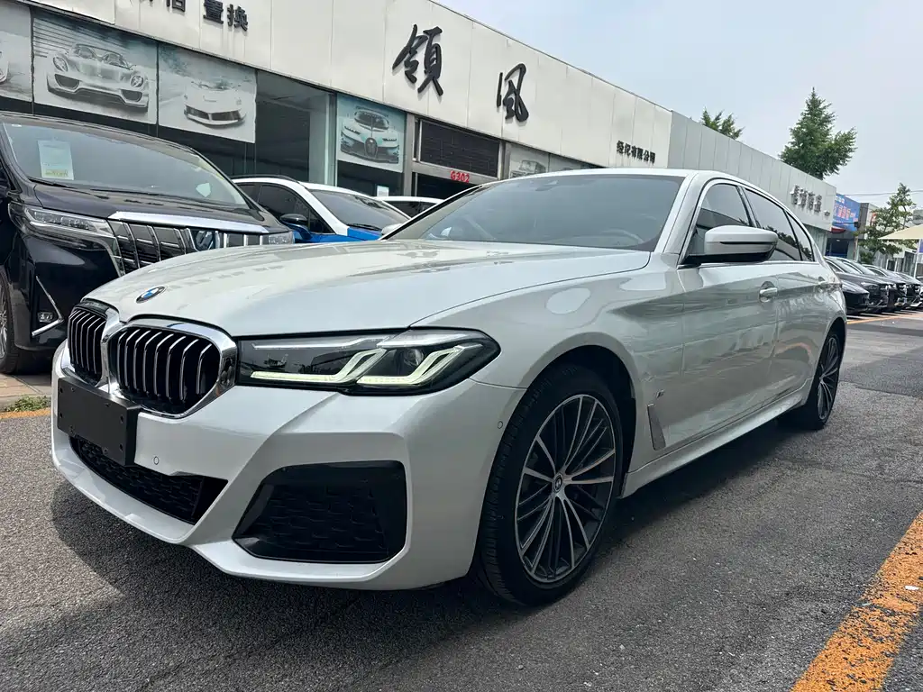 BMW 5 Series 2022 — фото 1