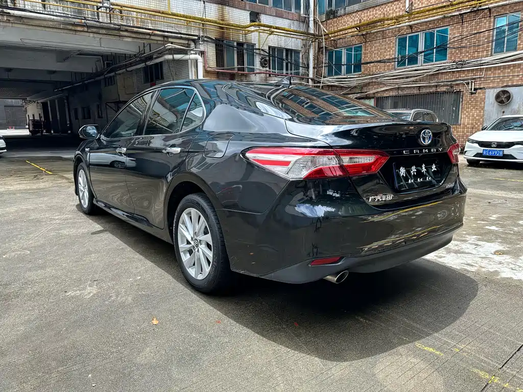 Toyota Camry 2021 — фото 11