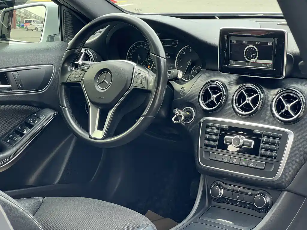 Mercedes-Benz A-Class 2014 — фото 12