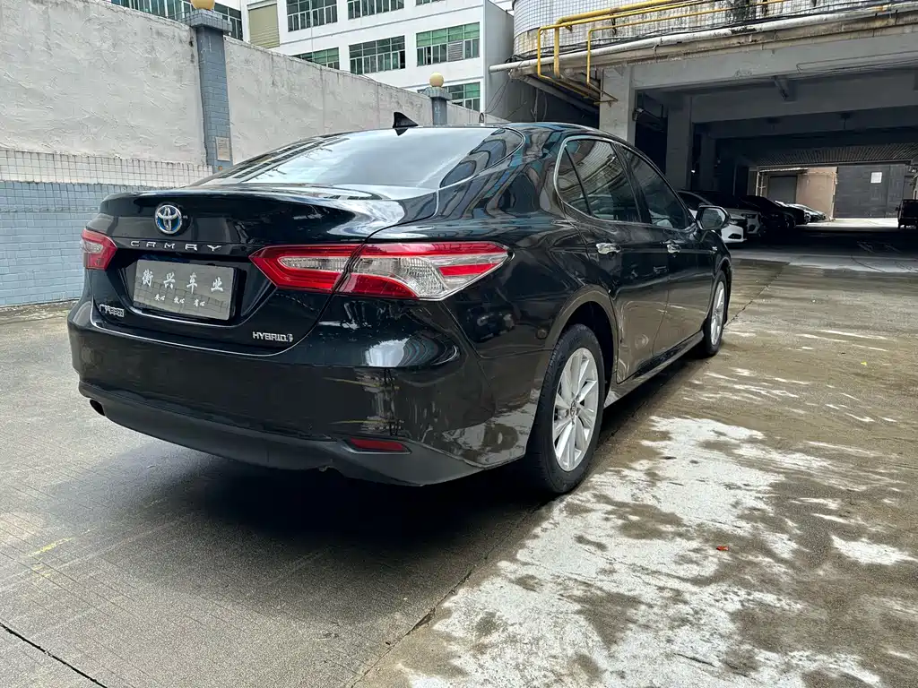 Toyota Camry 2021 — фото 9