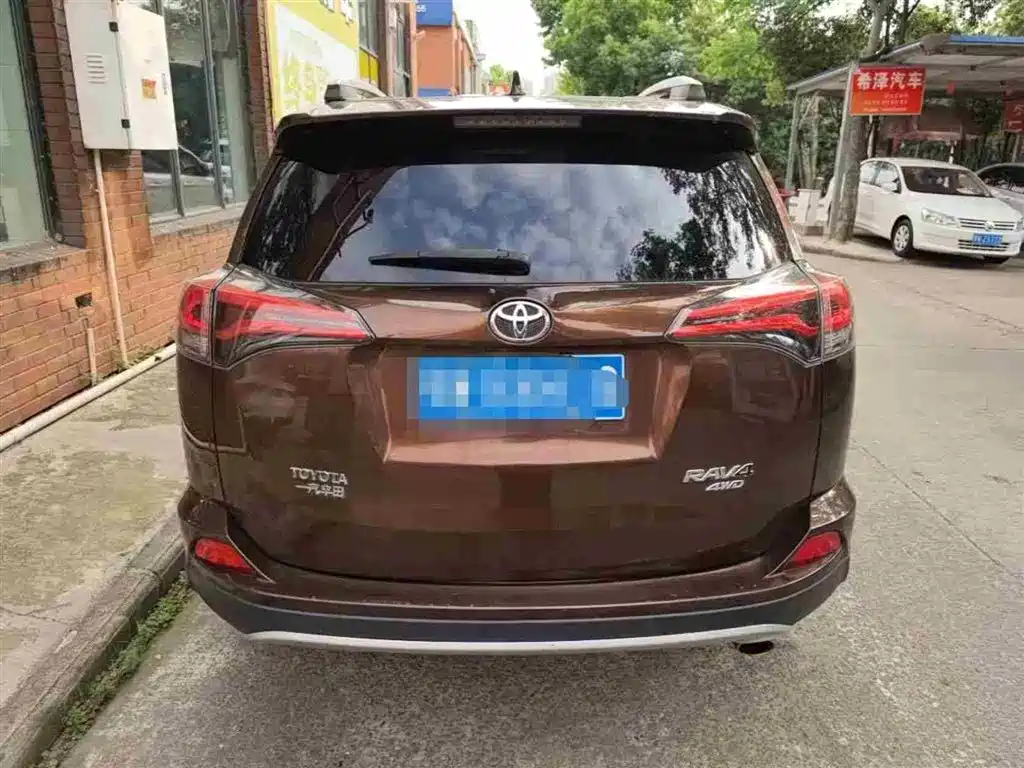 Toyota RAV4 2017 — фото 4