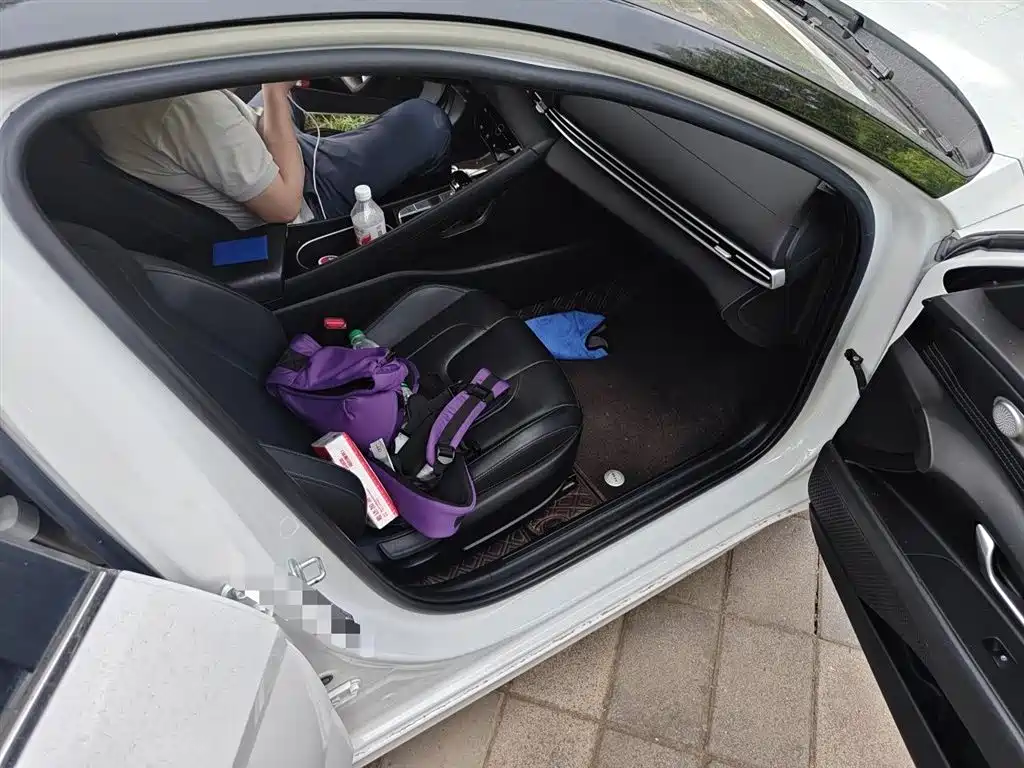 Hyundai Elantra 2022 — фото 19