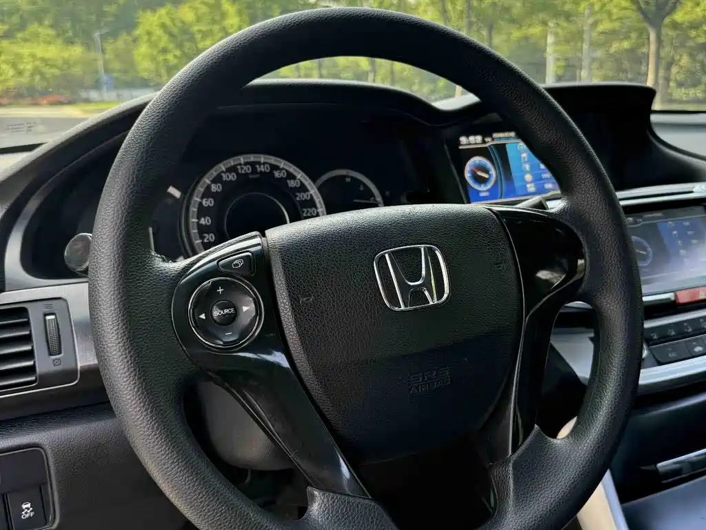 Honda Accord 2015 — фото 13
