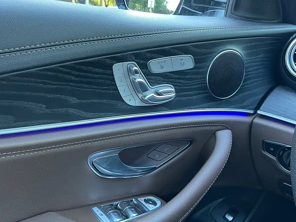 Mercedes-Benz E-Class 2022 — фото 13