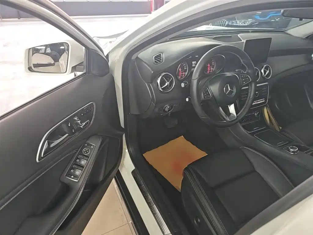 Mercedes-Benz GLA 2017 — фото 16