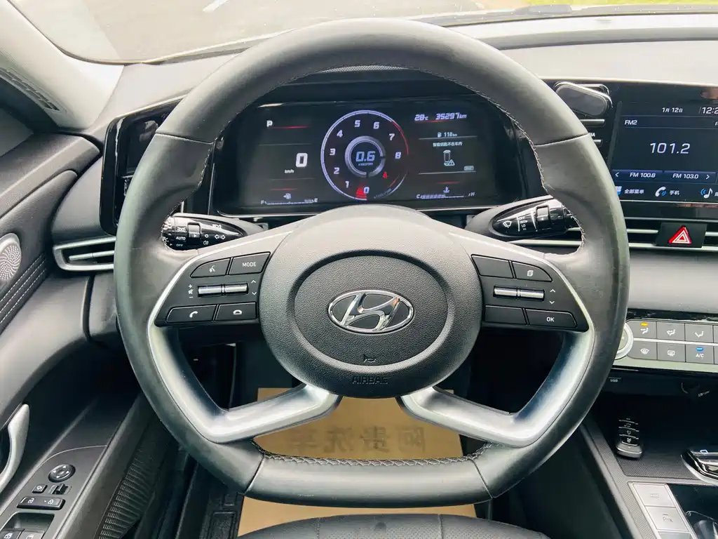 Hyundai Elantra 2022 — фото 15