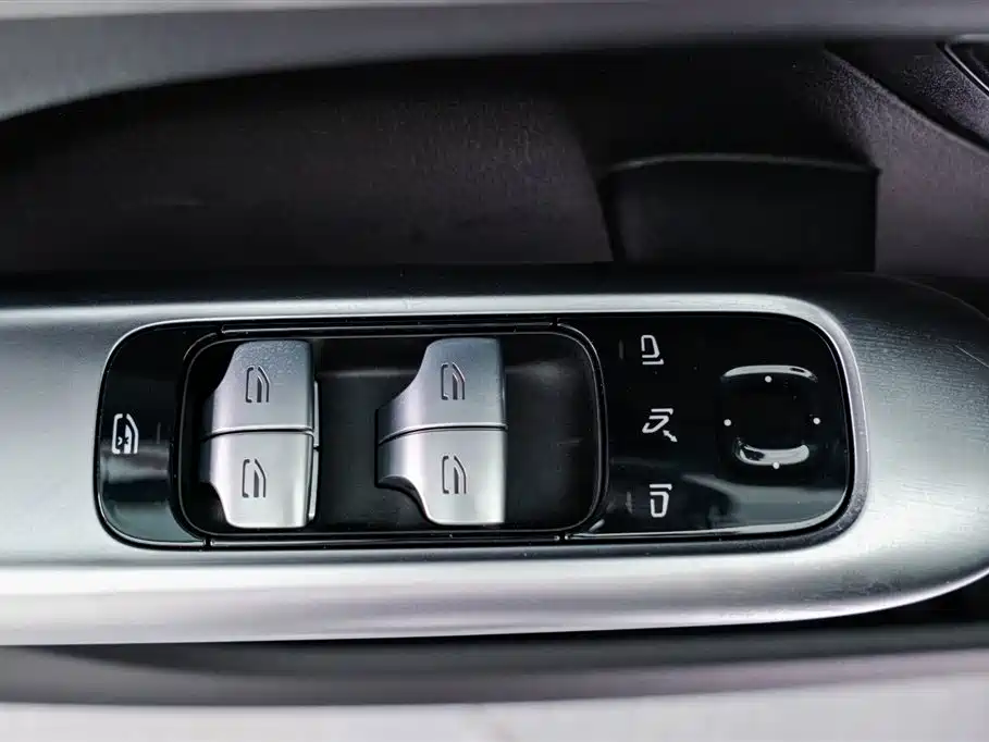 Mercedes-Benz C-Class 2023 — фото 14
