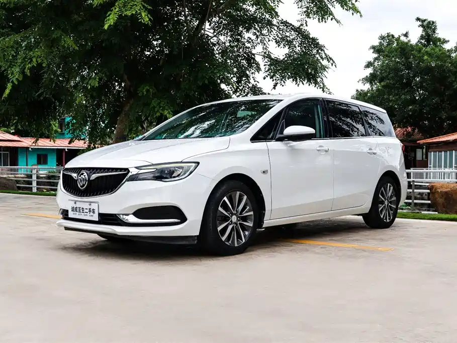 Buick GL6 2017 — фото 1