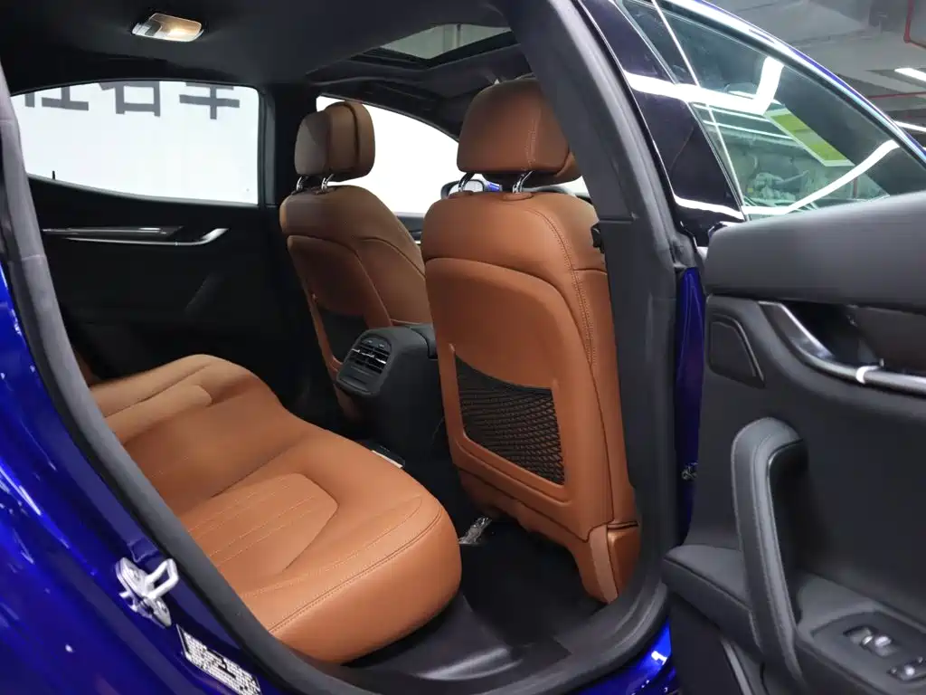 Maserati Ghibli 2023 — фото 16