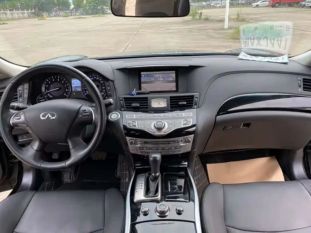 Infiniti Q70 2015