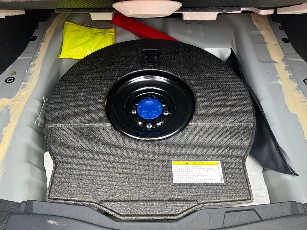 Toyota Yaris L 2022 — фото 17