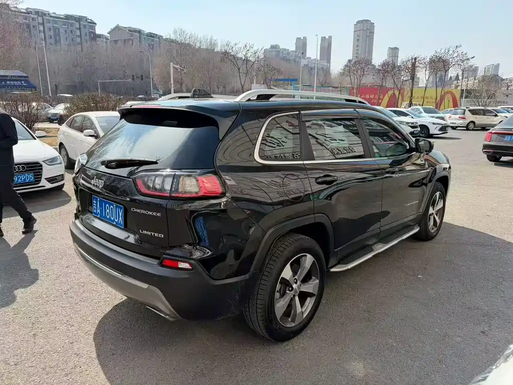 Jeep Cherokee 2019 — фото 9