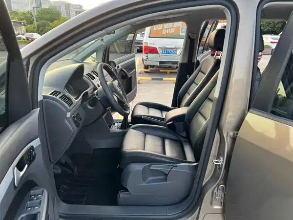 Volkswagen Touran 2015