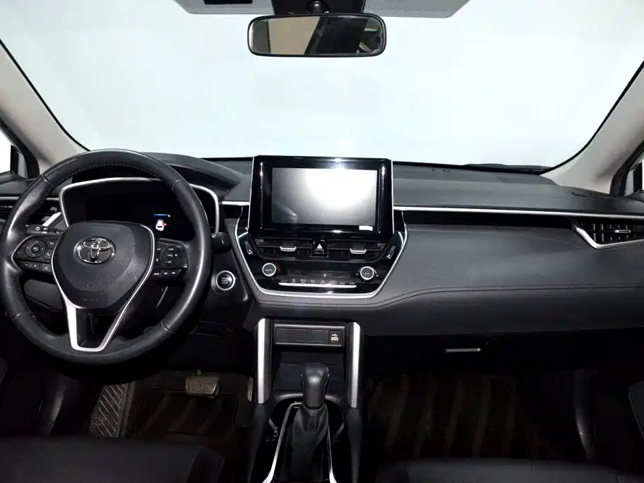 Toyota Corolla Cross 2022 — фото 11