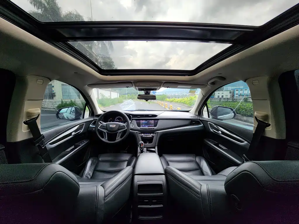 Cadillac XT5 2017 — фото 12