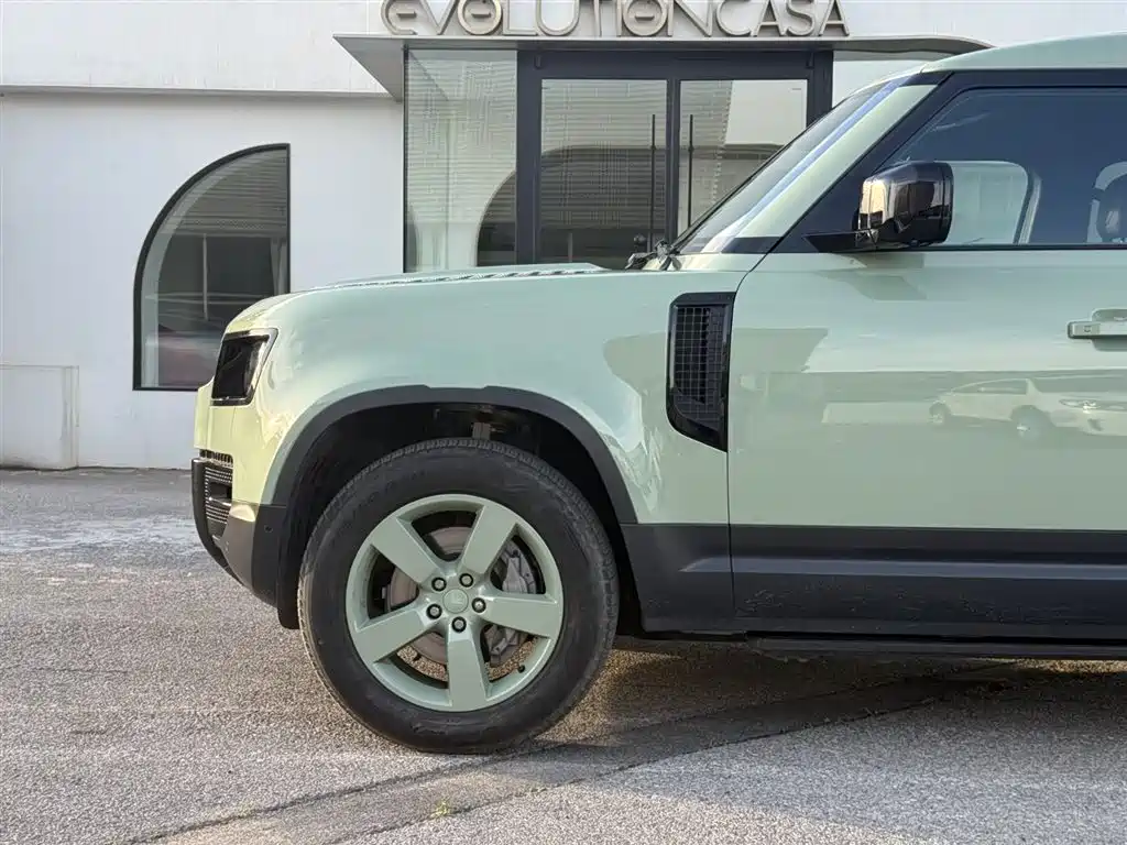 Land Rover Defender 2023 — фото 3