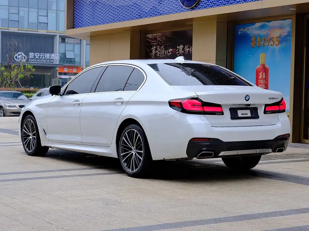 BMW 5 Series 2021 — фото 12
