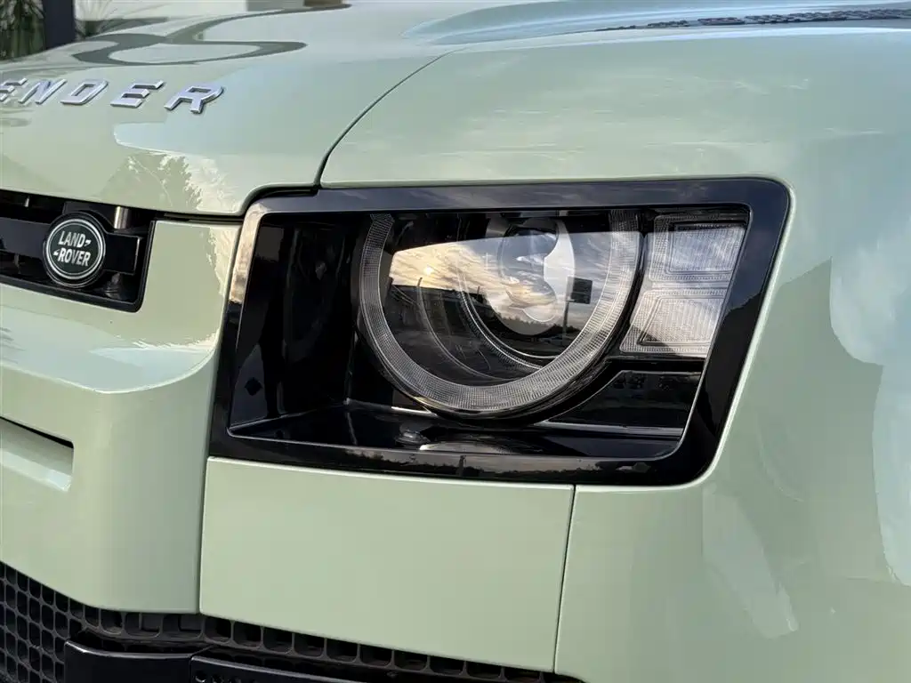 Land Rover Defender 2023 — фото 10