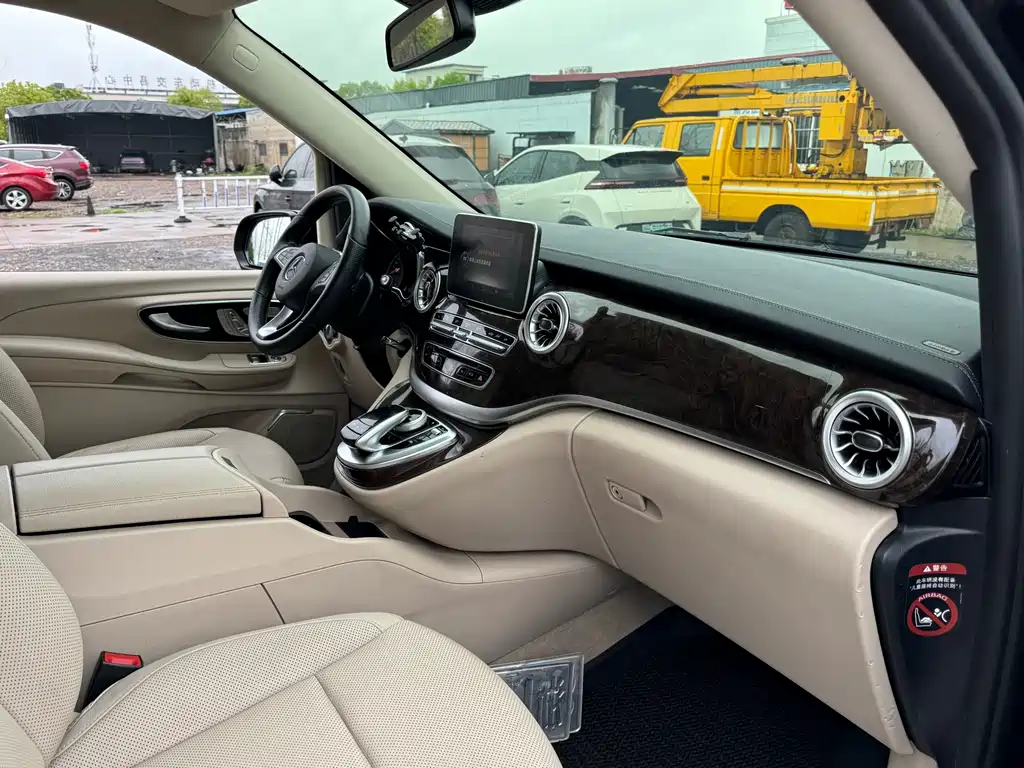 Mercedes-Benz V-Class 2019 — фото 8