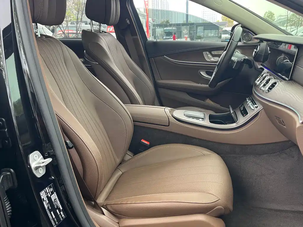 Mercedes-Benz E-Class 2023 — фото 16