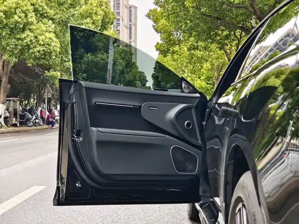 Avatr 12 2025