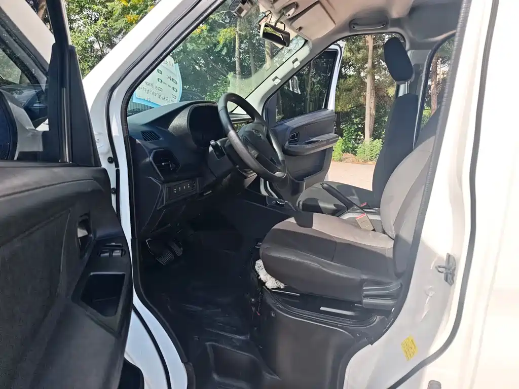Changan Ruixing EM60 2025