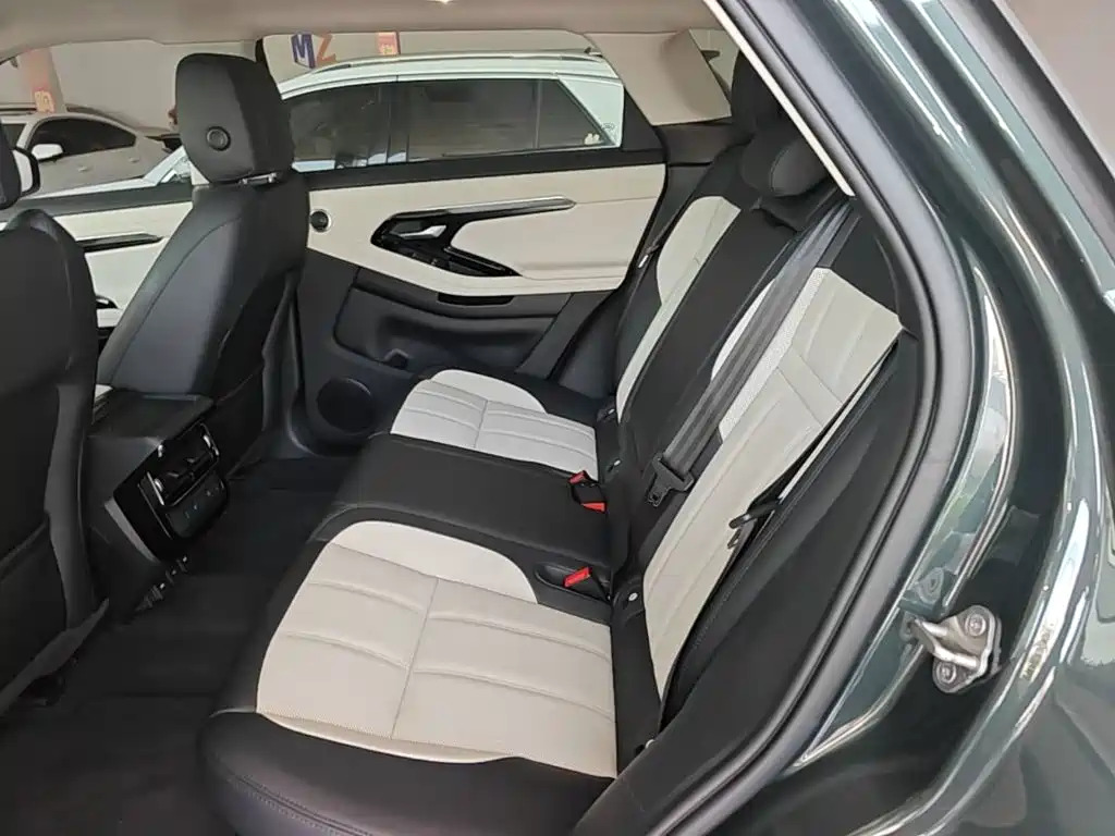 Land Rover Range Rover Evoque 2023 — фото 17