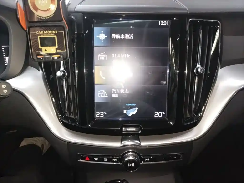 Volvo XC60 2018 — фото 13