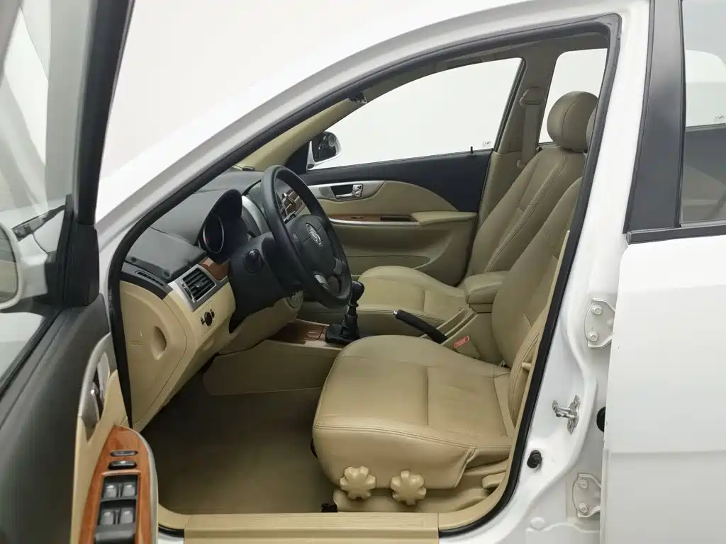 Buick Excelle 2015 — фото 10