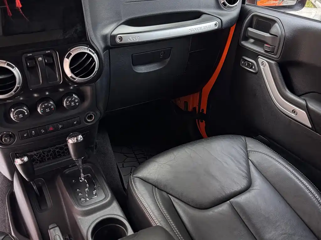 Jeep Wrangler 2013 — фото 18