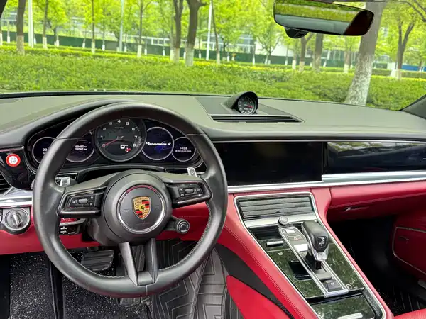 Porsche Panamera 2021