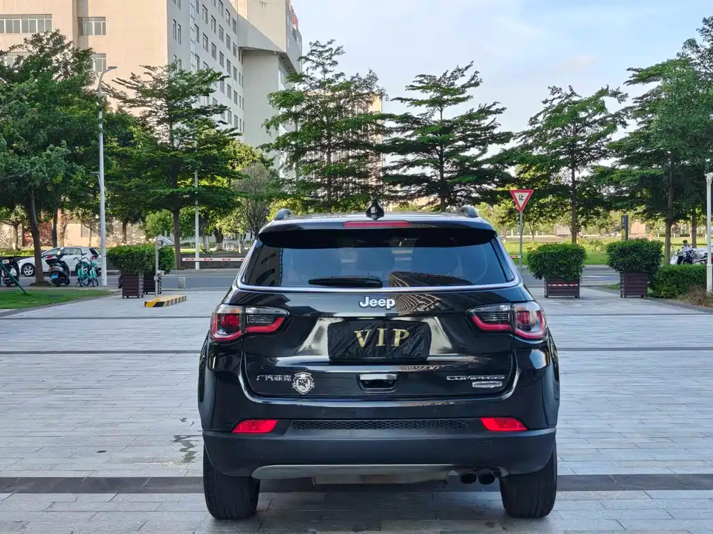 Jeep Compass 2018 — фото 13