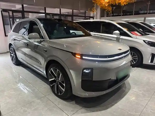 Li Auto L6 2025
