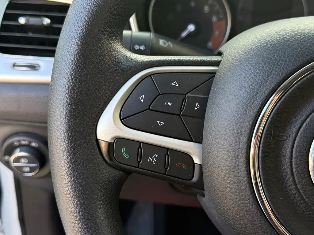 Jeep Compass 2018 — фото 12