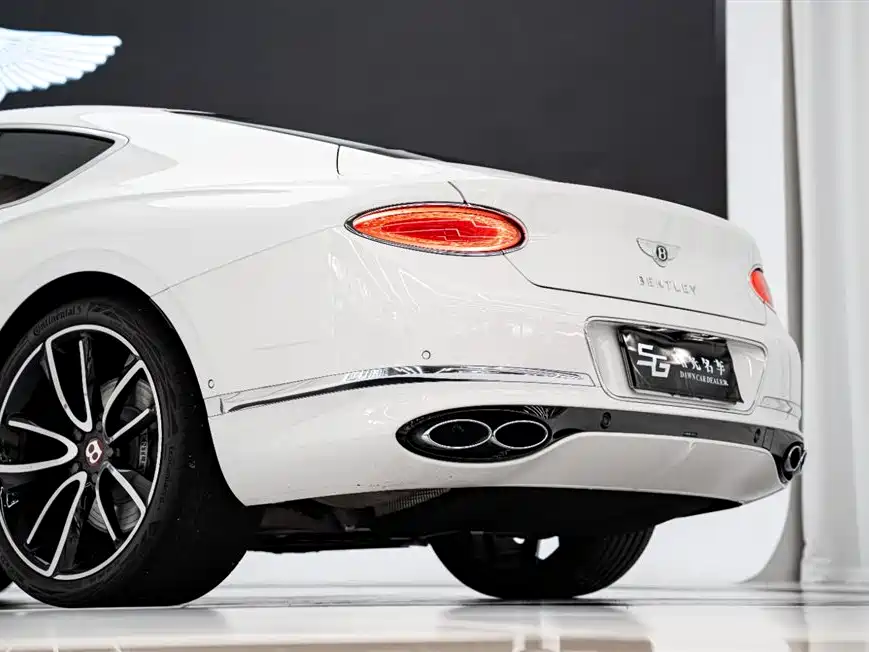 Bentley Continental 2022 — фото 17
